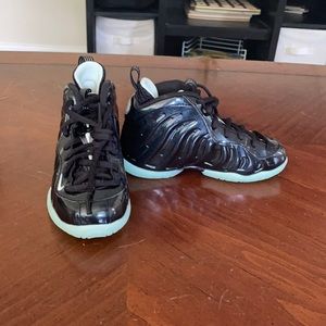 Nike kids shoes brand new